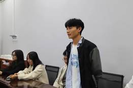 房间里的人低可信度描述已自动生成